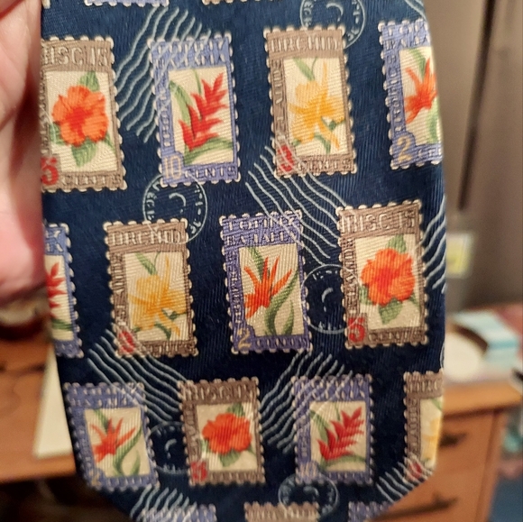 Tommy Bahama handmade silk tie - floral postage stamps - Picture 5 of 8